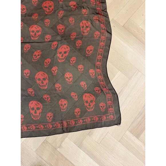 Authentic Alexander Mcqueen Classic Skull Silk Foulard Black/Red - Picture 4 of 11